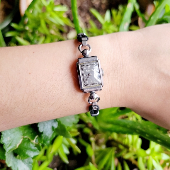 Vintage Swiss Rodana Antimagnetic Classic Dainty Leather Watch - Picture 5 of 12